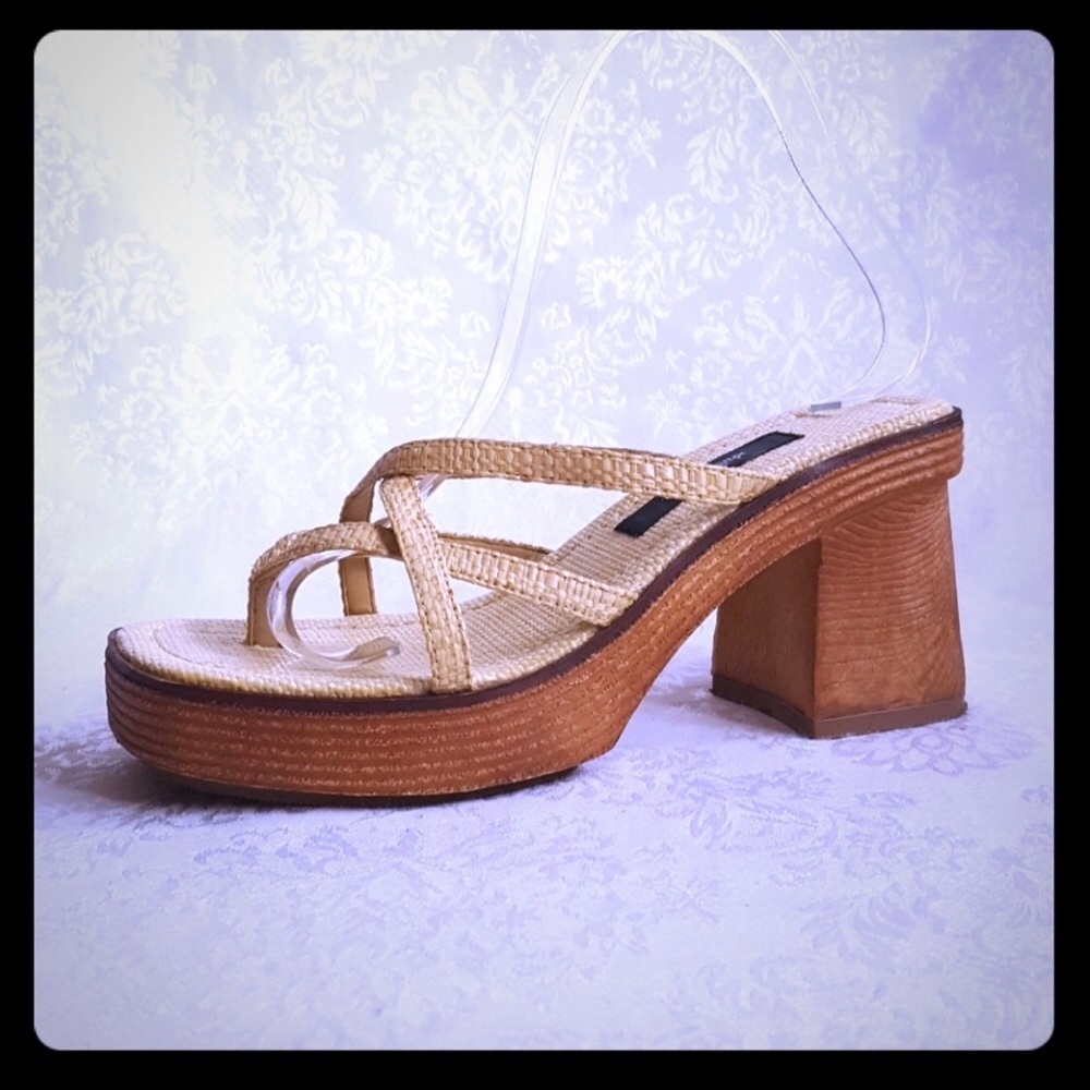 🐝🐝 $5 for $30 Raffia scrappy sandal